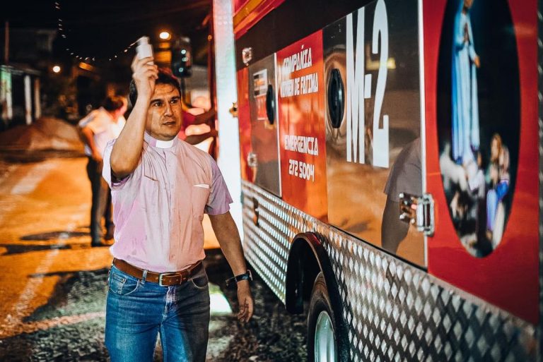 ENTREGA DEL VEHÍCULO AUTOBOMBA PARA LA COMPAÑÍA BOMBERIL DE LA PARROQUIA VIRGEN DE FATIMA